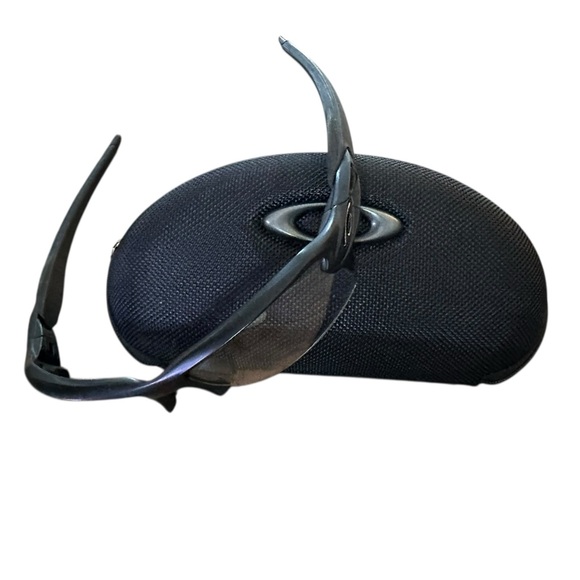 Oakley Transitions- Black Frame with Case and extra set of lenses - Picture 7 of 7
